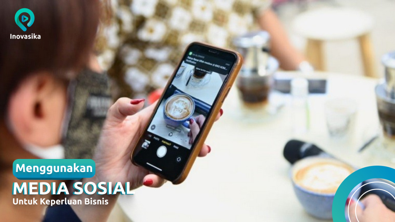 menggunakan media sosial