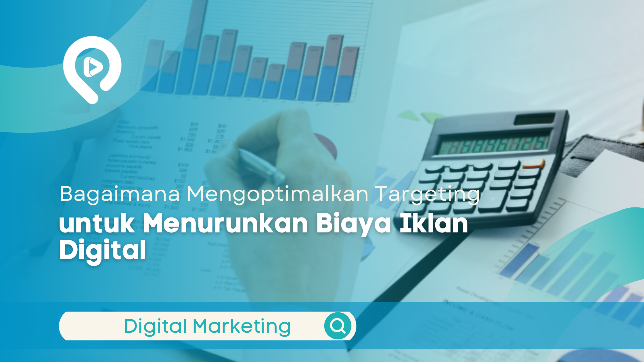Ilustrasi konsep digital marketing menampilkan kalkulator, grafik keuangan, dan teks “Bagaimana Mengoptimalkan Targeting untuk Menurunkan Biaya Iklan Digital”.