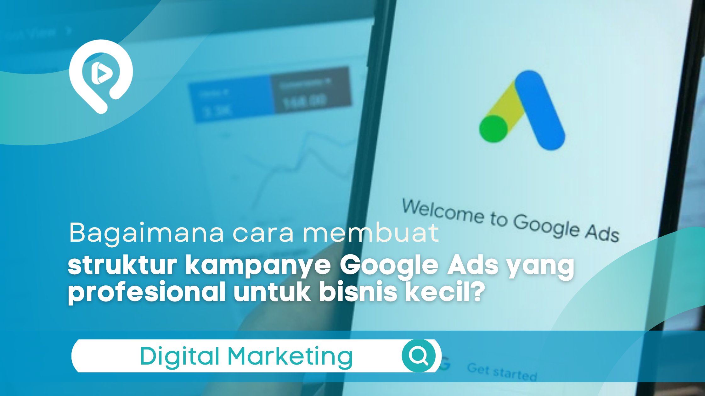 Close-up layar smartphone yang menampilkan aplikasi Google Ads dengan teks panduan tentang cara membuat struktur kampanye Google Ads profesional untuk bisnis kecil.