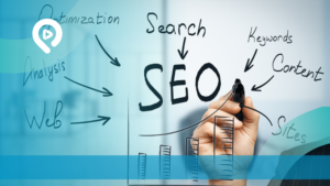 Ilustrasi tangan seseorang sedang menuliskan elemen-elemen kunci SEO seperti Keywords, Content, dan Analysis pada sebuah papan transparan dengan latar belakang grafik pertumbuhan.