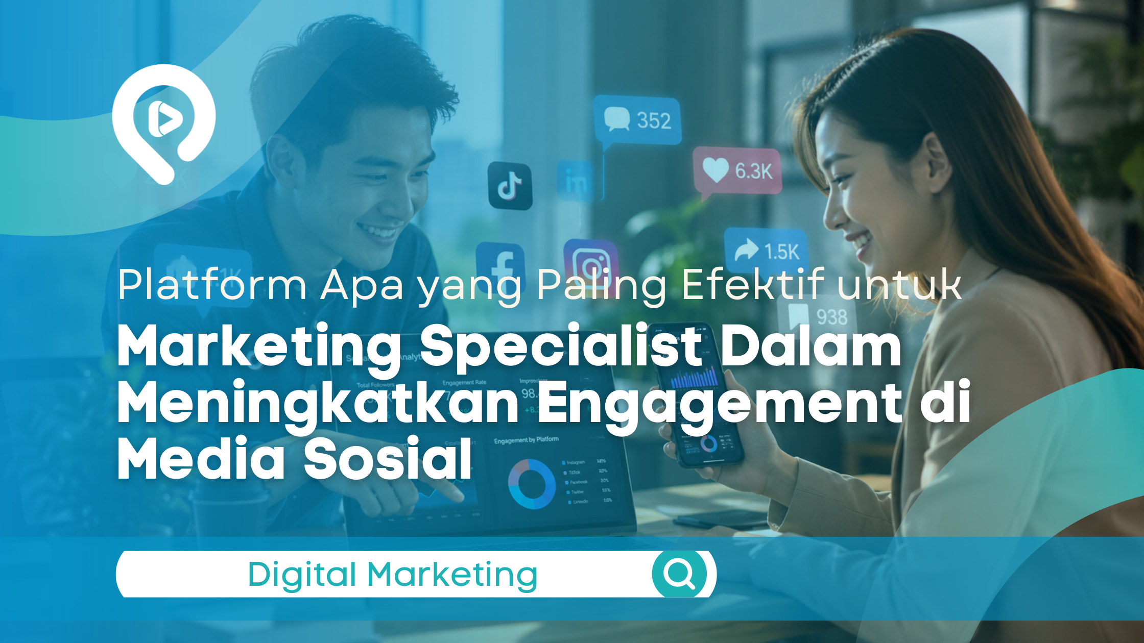 Dua orang profesional pria dan wanita sedang berdiskusi di depan laptop dan smartphone yang menampilkan ikon media sosial seperti TikTok, Instagram, dan LinkedIn untuk strategi marketing digital.