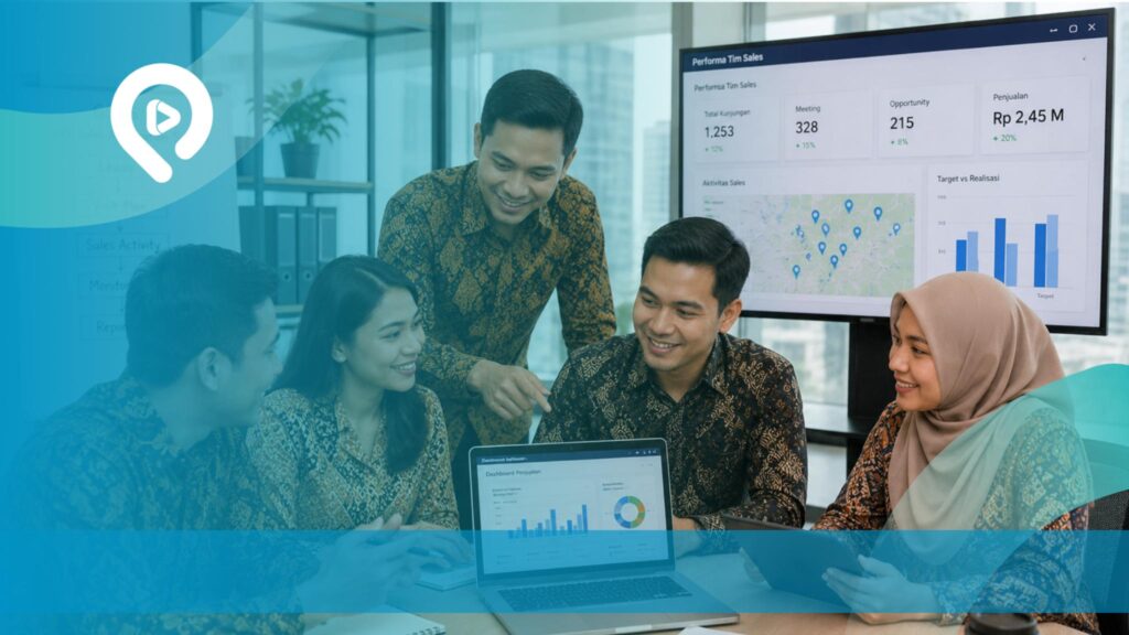 Foto tim sales Indonesia sedang berdiskusi menggunakan laptop, tablet, dan smartphone dengan tampilan dashboard penjualan serta peta aktivitas sales untuk mendukung efisiensi kerja.