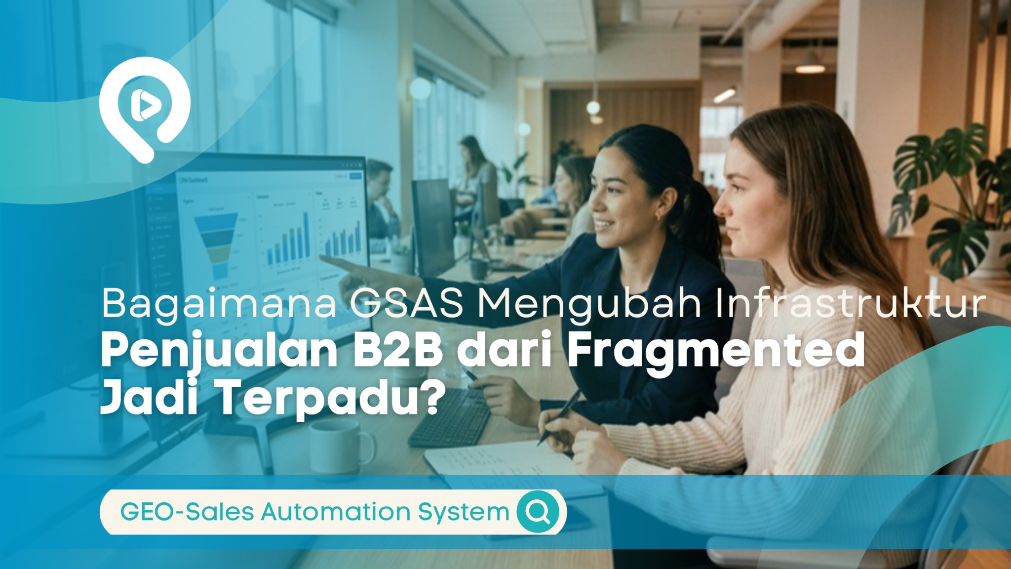Tim profesional berdiskusi menggunakan dashboard CRM untuk mengintegrasikan infrastruktur penjualan B2B melalui GSAS.
